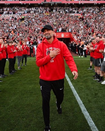 克洛普挥别一周年!利物浦社媒晒照:安菲尔德永恒重金属乐章