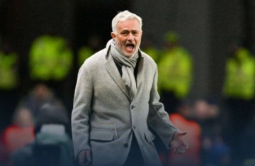 欧联8强全部出炉!对阵形势:曼联战法甲7冠王 62岁穆帅黯然出局