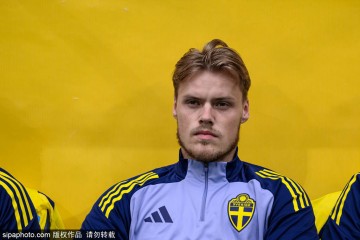 重磅！曼联错失吉奥克雷斯，阿森纳5年合同抢人成功