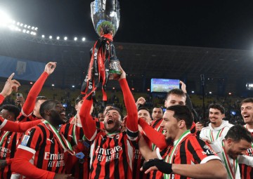 意甲争冠关键战:那不勒斯主场迎战AC米兰