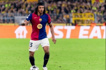 皇马三度遭巴萨绝杀暴怒!VAR取消点球+加时争议,西甲争冠悬念待解,安帅帅位危矣?