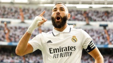 莱万欧冠淘汰赛34球,并列第三,C罗遥不可及,梅西表现如何?