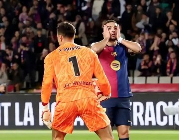 马竞巴萨经典对决:小蜘蛛狂飙,曼城乐开怀,4-4绝平戏码上演