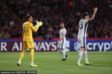 欧冠早报:巴萨国米进球大战 17岁亚马尔KO年长3岁梅西