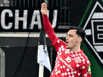 一场3-1,让德甲黑马杀入前3,狂揽4连胜,50岁亨里克森神了