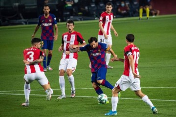 西甲焦点战:巴萨主场迎战奥萨苏纳,榜首之争悬念重重